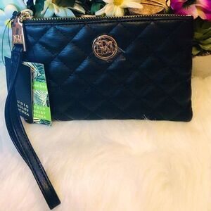 Studio Badgley Black Clutch Bag
Vegan Leather
Brand New